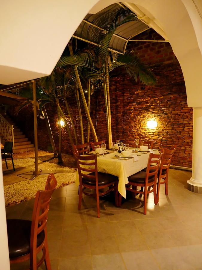 Hotel Ivory Castle Limited Kampala Exterior foto