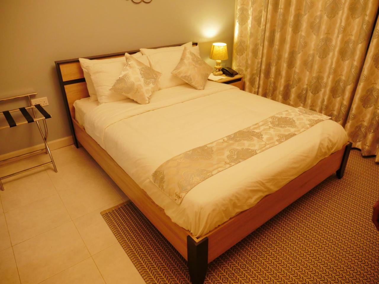 Hotel Ivory Castle Limited Kampala Exterior foto